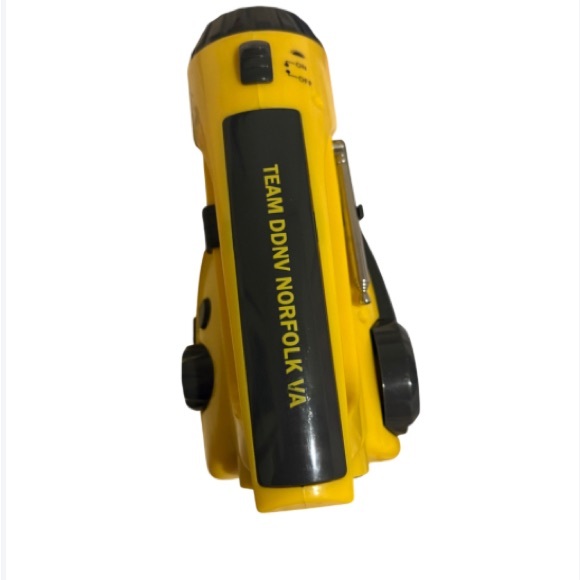 Hercules Dynamo FM/AM Crank Powered Radio with LED Flashlight - Picture 3 of 3